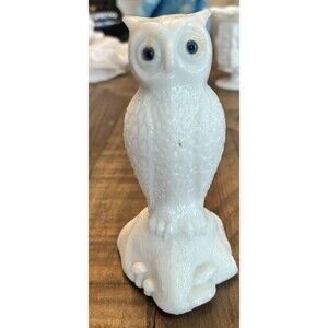 Vintage  Westmoreland milk glass owl figurine